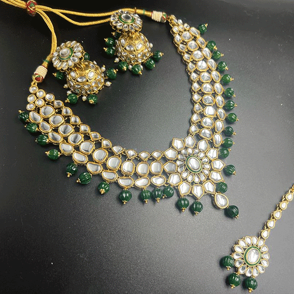 Kundan necklace set with mang tika (535569)